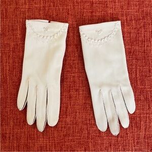 VTG 60’s Van Raalte Beige Nylon Hand sewn Bow Detail